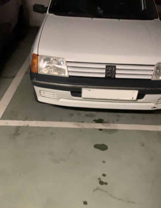 76060CCC-AA93-419B-BE3E-9FD0AFBCCE6F.jpeg (1.16 MiB) Visto 10006 veces Sospechaba que fugaba un poco, se veía brillar de vez en cuando algo por el motor, justo por debajo del muelle del acelerador. Espero que sean la famosas tóricas de los ejes de la bomba.